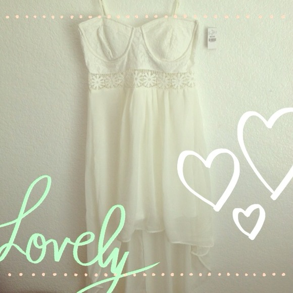 Dresses & Skirts - ⬇ Reduced 🎉 NWT hi-low dress ✨ One available❗