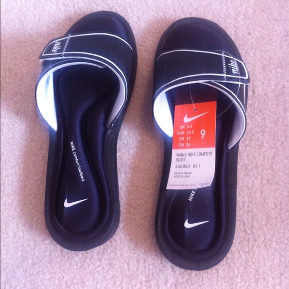 Nike comfort sandals!!