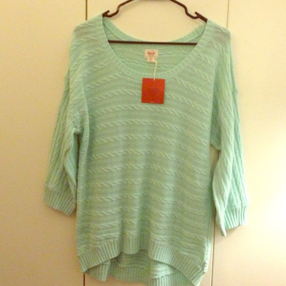 ❌ SOLD ❌ - Mossimo Sweater