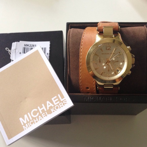 ❌SOLD❌Michael Kors Equestrian Heritage Wrap Watch - Picture 3 of 4