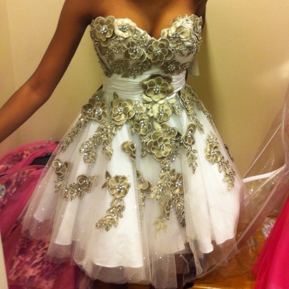 Dress w/raised gold flowers and leafs