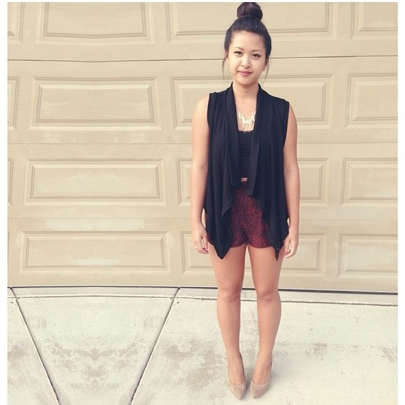 MEET YOUR SELLER 💋 - Picture 4 of 4