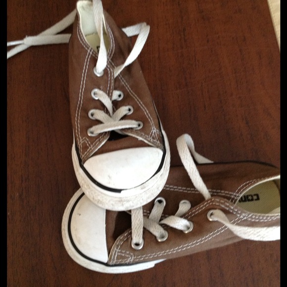 (SOLD) Toddler boys Converse sneakers