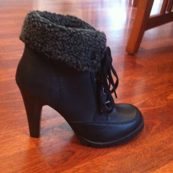 🚫SOLD IN BUNDLE🚫Sexy high heeled booties - Picture 2 of 2