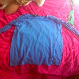 Blue shirt with lace sleeves