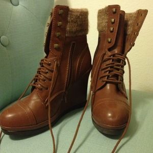 Wedge boots