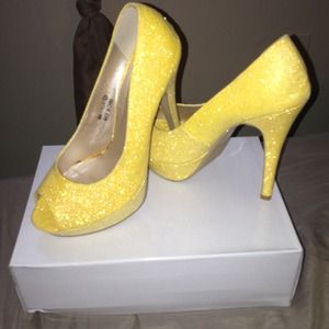 Peep Toe Glitter Pump--