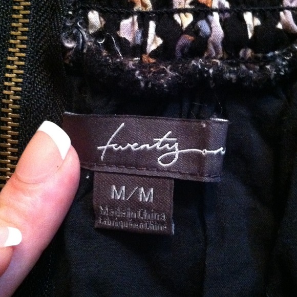 Triangle pattern black skirt!!!! - Picture 2 of 2