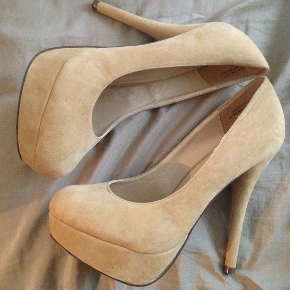 Nude Pump - Picture 2 of 4