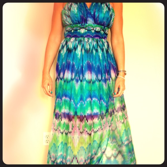 Laundry by Shelli Segal halter chiffon gown