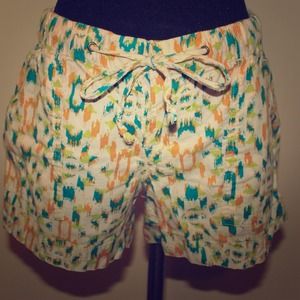 Elastic waist shorts