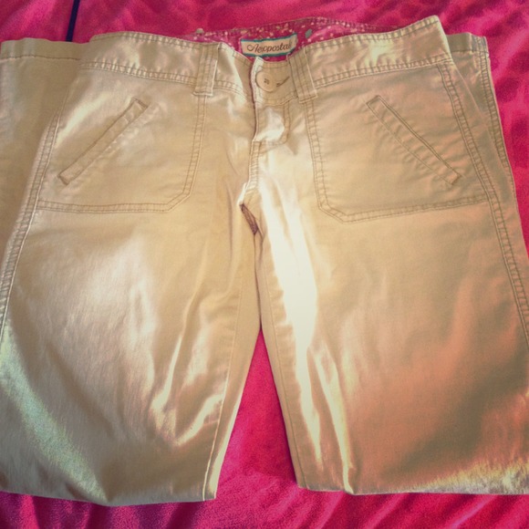 Kaki pants