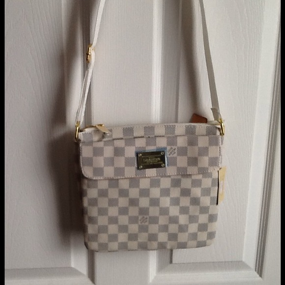 White cross body and wallet