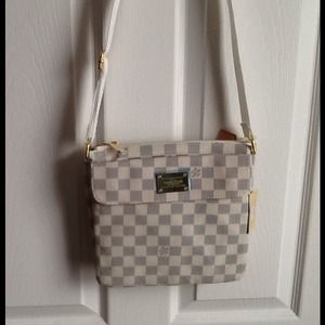 White cross body and wallet