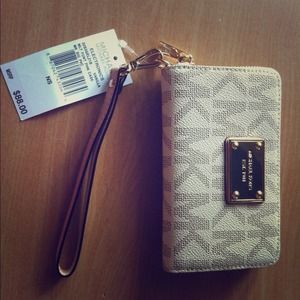 Michael Kors iPhone Wristlet