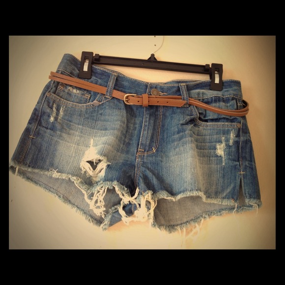 NWT Costa Blanca distressed denim shorts size l