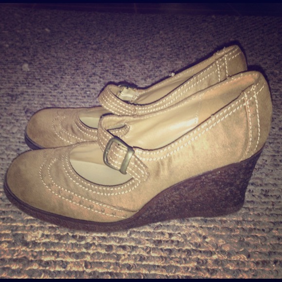 Buckle Mary Jane wedges