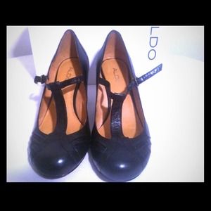 ALDO T Strap mid heel shoes