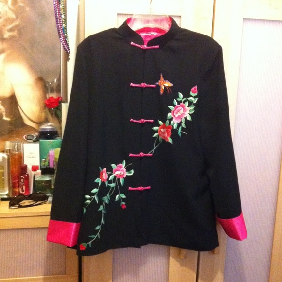 Pretty Oriental Top - Picture 1 of 3