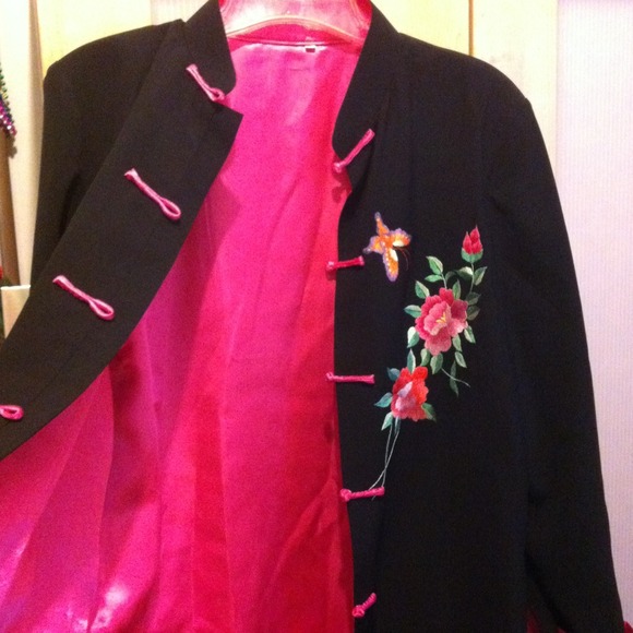 Pretty Oriental Top - Picture 2 of 3