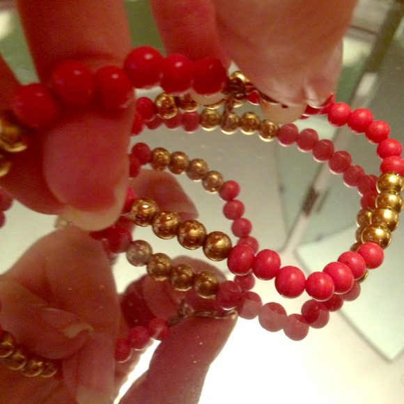 Pretty necklace or bracelet doubled over😊 - Picture 1 of 4