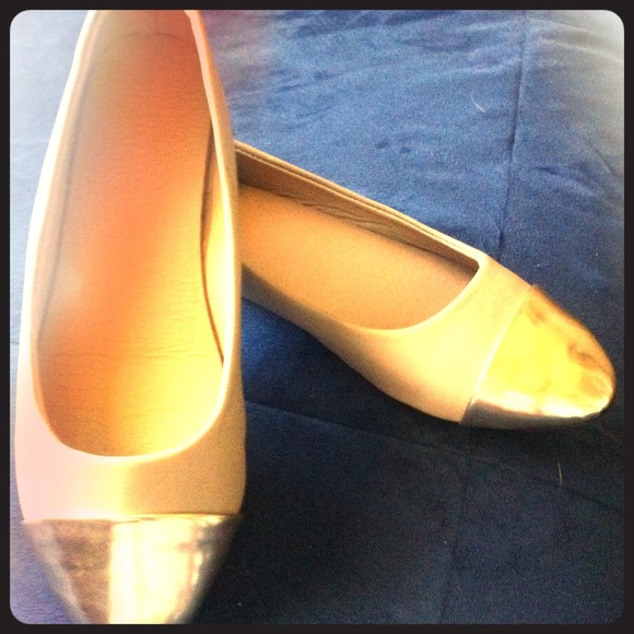 NWOT Beige Flats