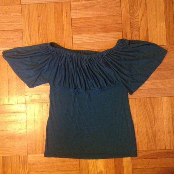 Reduced! Very Flattering Arden B soft cotton top!