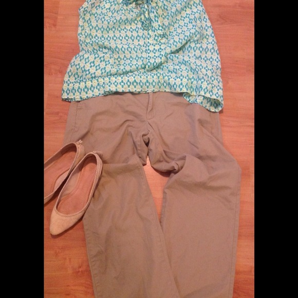 SOLD~~~~GAP wide leg khakis 14