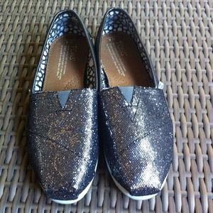 Metallic Grey Toms size 6!