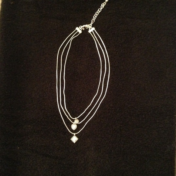 Act 3 necklace - Picture 1 of 2