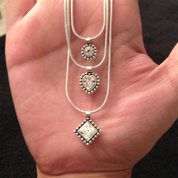 Act 3 necklace - Picture 2 of 2