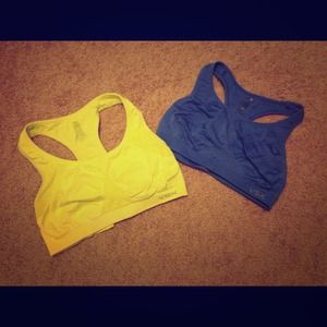2 Victoria's Secret sports bras