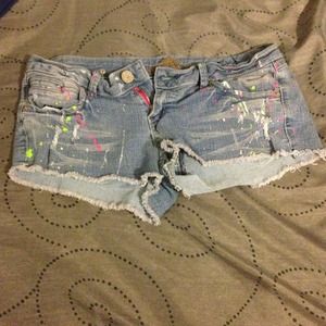 Light cut off shorts.