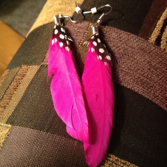 Pink feather earrings - Picture 1 of 3