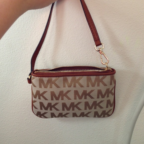 🚨SOLD🚨Michael Kors Wristlet NWT - Picture 1 of 4