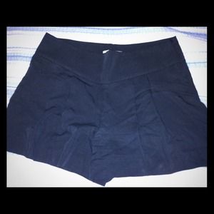 FREE GIFT Flowy black shorts