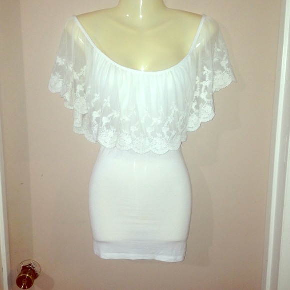 Tops - Pretty Ivory Top & Earring Bundle
