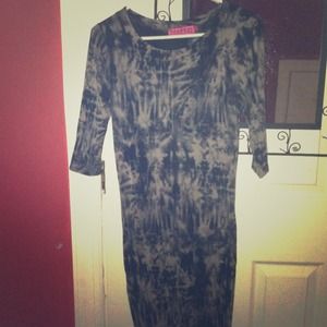 Lucinda 3/4 Sleeve Bodycon Midi Dress