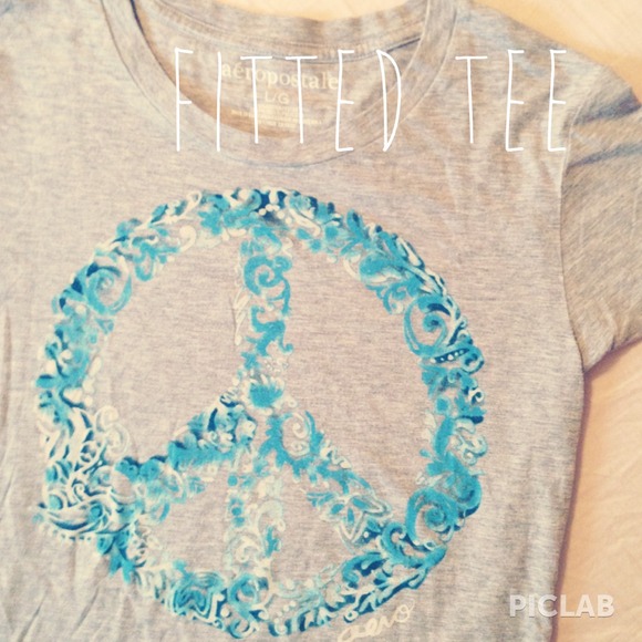 ✨Aeropostale Fitted Tee✨