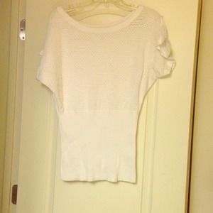 Short sleeve sweater.