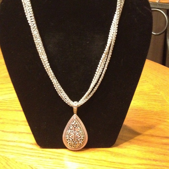 Lia Sophia Jewelry - Lia Sophia Brocade necklace