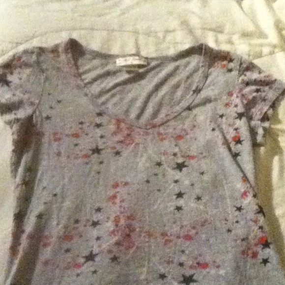 V-Neck Star Patterned Top - Picture 3 of 3