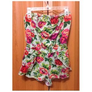 ⛔REDUCED⛔ Floral Romper