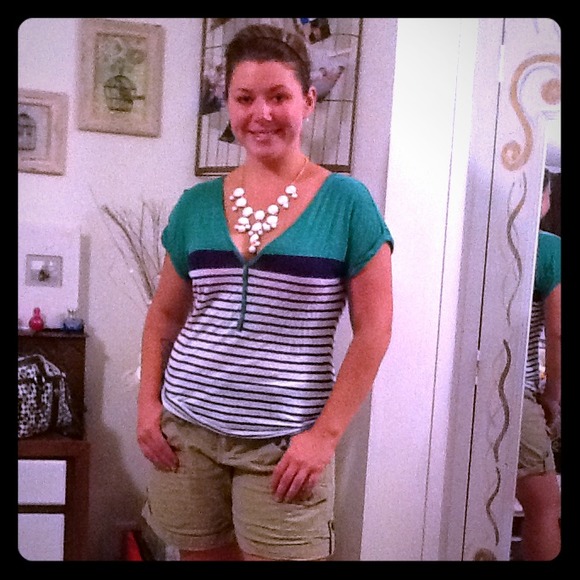 SALE❗️Fun top. ONLY $1 IF BUNDLED!