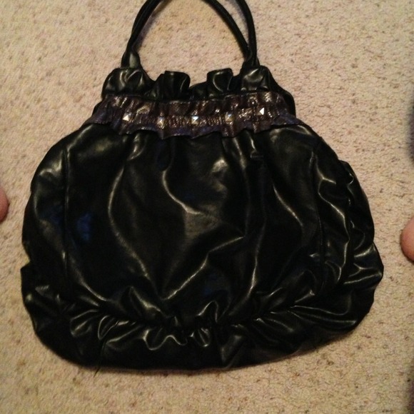 Black with foe snake skin accent