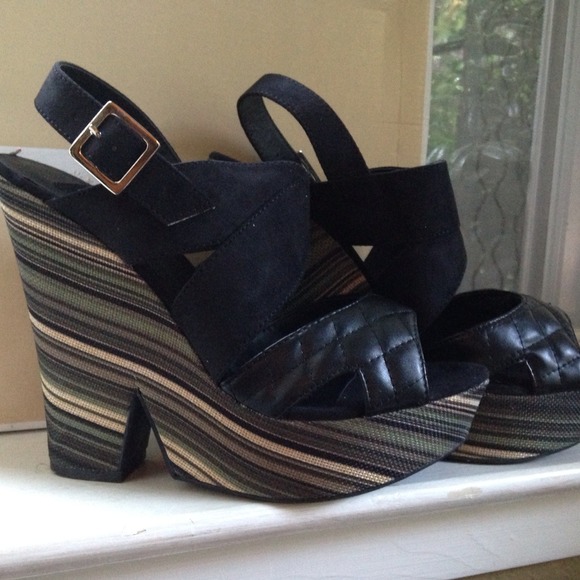 โ๐bundledSOLD๐HOST PICK! Black Chunky Platforms - Picture 2 of 4