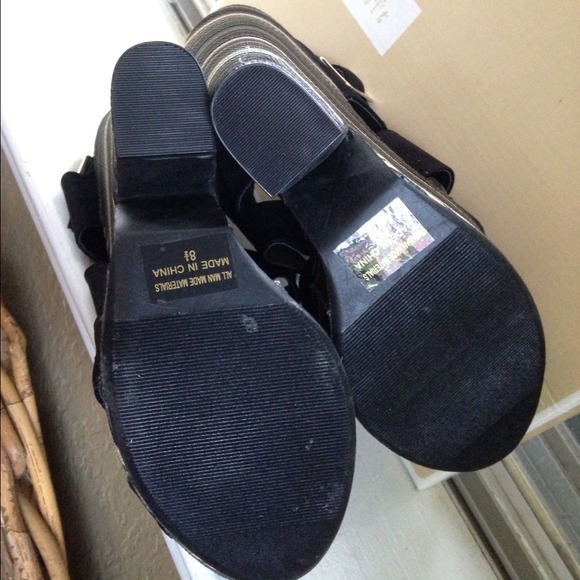 โ๐bundledSOLD๐HOST PICK! Black Chunky Platforms - Picture 4 of 4