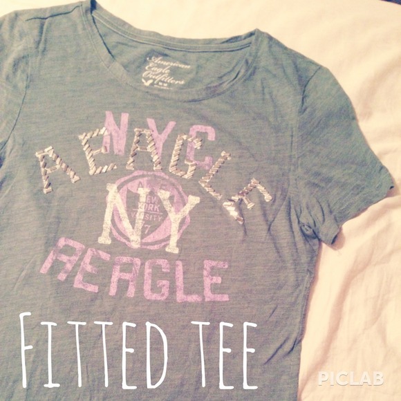 ✨American Eagle Fitted Tee✨