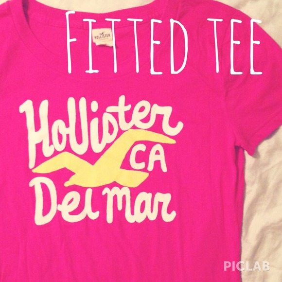 ✨Hollister fitted tee✨