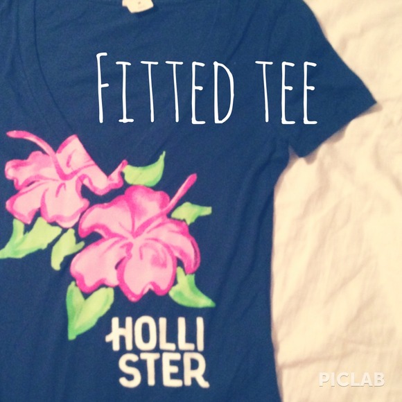 ✨Hollister fitted tee✨